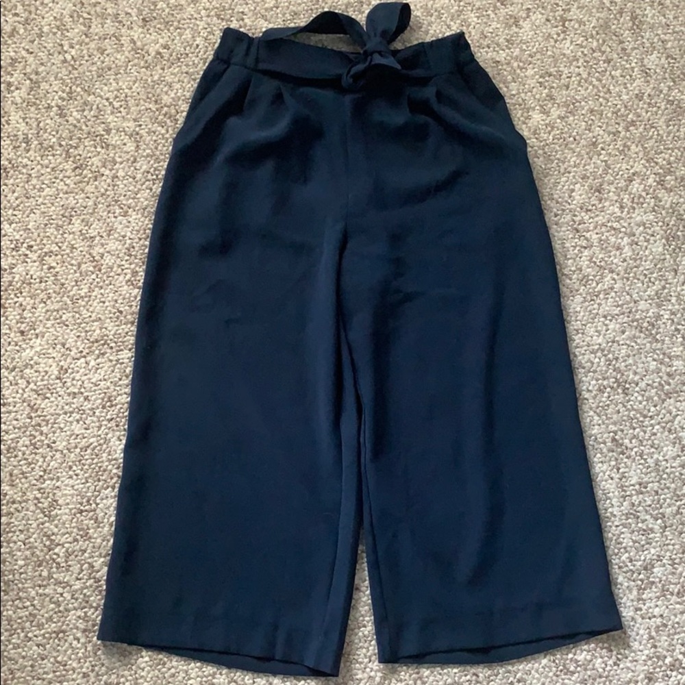 Wide-Leg Crop w Tie Waist